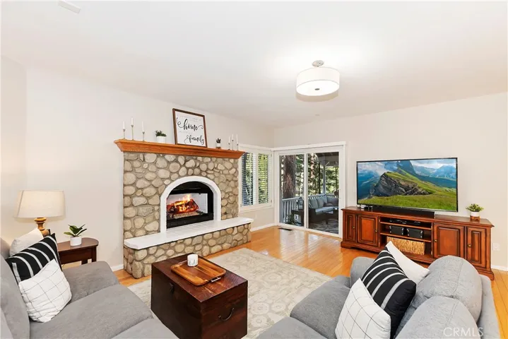334 Riviera Drive, Lake Arrowhead, California 92352