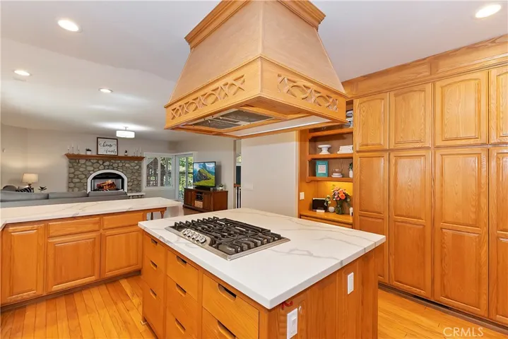 334 Riviera Drive, Lake Arrowhead, California 92352