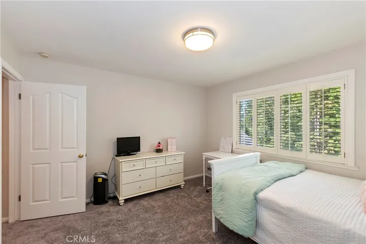 334 Riviera Drive, Lake Arrowhead, California 92352