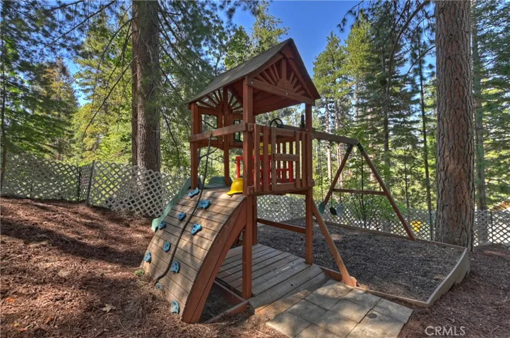 334 Riviera Drive, Lake Arrowhead, California 92352