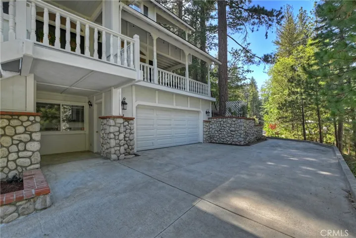 334 Riviera Drive, Lake Arrowhead, California 92352