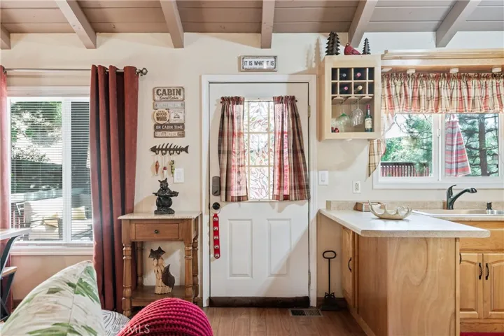 467 Thousand Pines Road, Crestline, California 92325