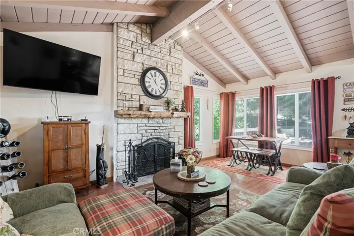 467 Thousand Pines Road, Crestline, California 92325