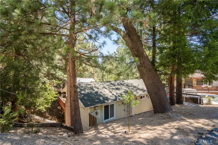 467 Thousand Pines Road, Crestline, California 92325