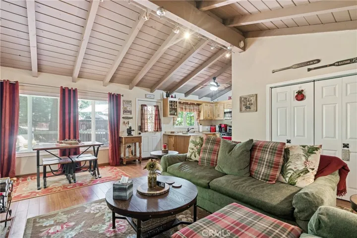 467 Thousand Pines Road, Crestline, California 92325