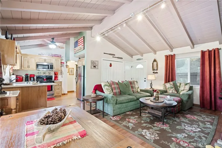 467 Thousand Pines Road, Crestline, California 92325