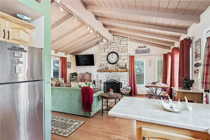 467 Thousand Pines Road, Crestline, California 92325