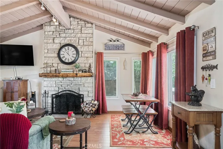 467 Thousand Pines Road, Crestline, California 92325