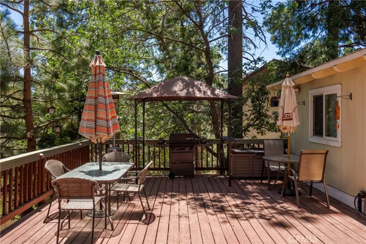467 Thousand Pines Road, Crestline, California 92325