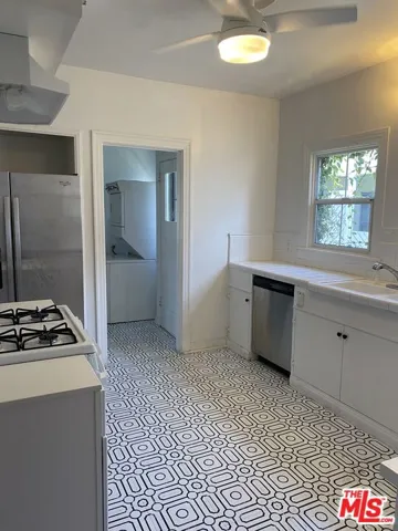 325 N Mansfield Avenue, Los Angeles, California 90036