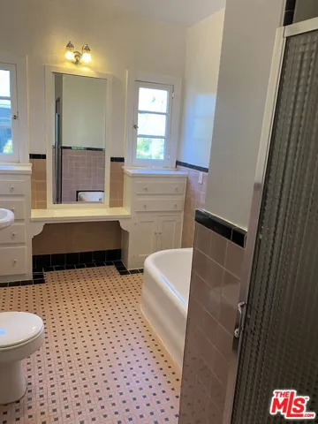 325 N Mansfield Avenue, Los Angeles, California 90036