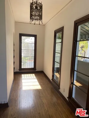 325 N Mansfield Avenue, Los Angeles, California 90036