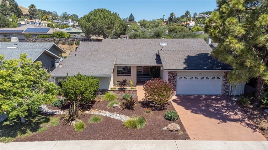 This spacious, single level home features 3 bedrooms, 2 bathrooms plus a versatile guest suite with bathroom and kitchenette.
