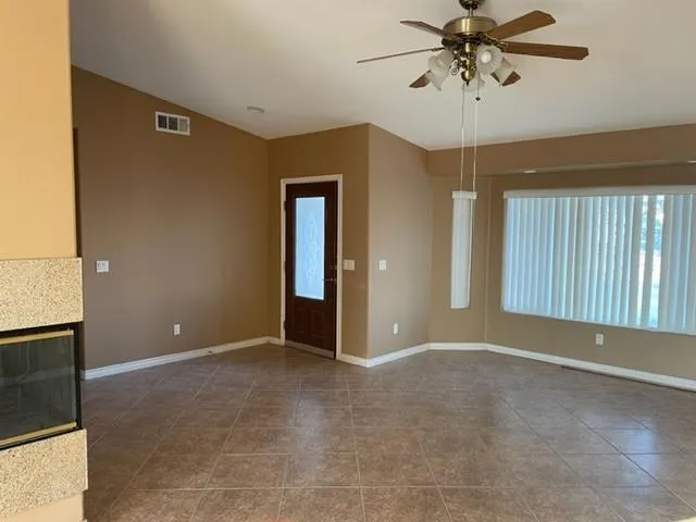 photo_Fairlane_2340_livingrm