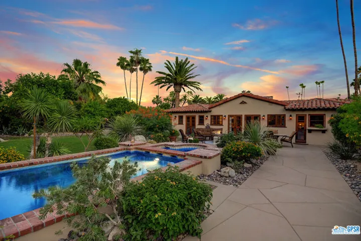 Villa style pool