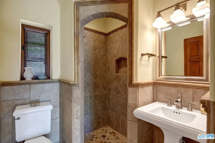 Casita Bathroom