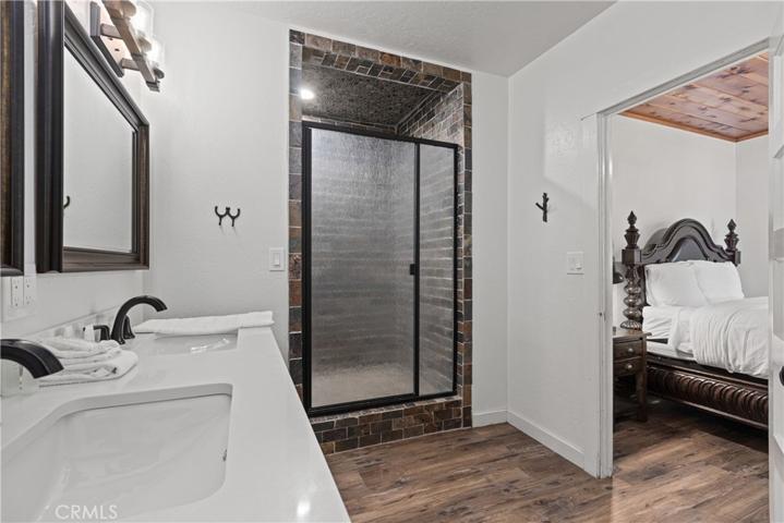 Main Level Master Bath