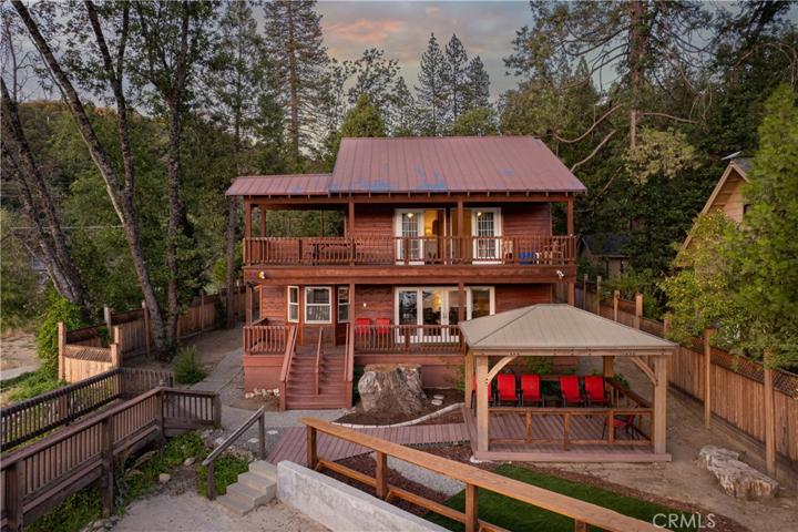 Sunset in at the Lakefront yard with private direct lake