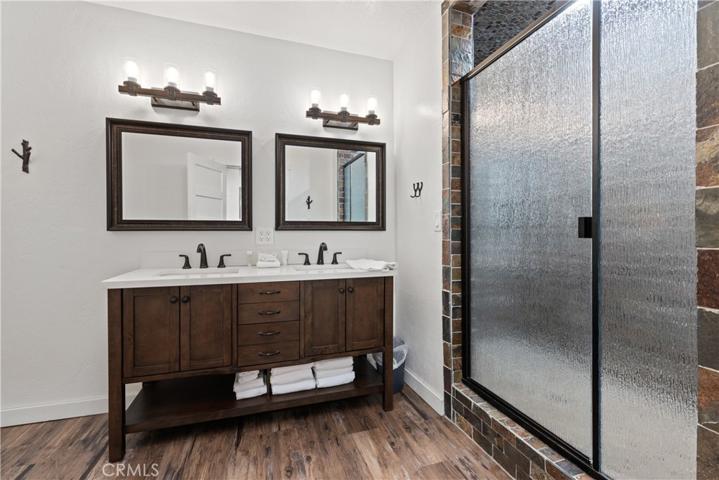 Main Level Master Bath