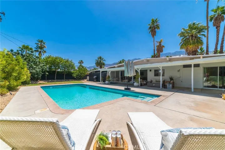 278 N Sunset Way, Palm Springs, California 92262