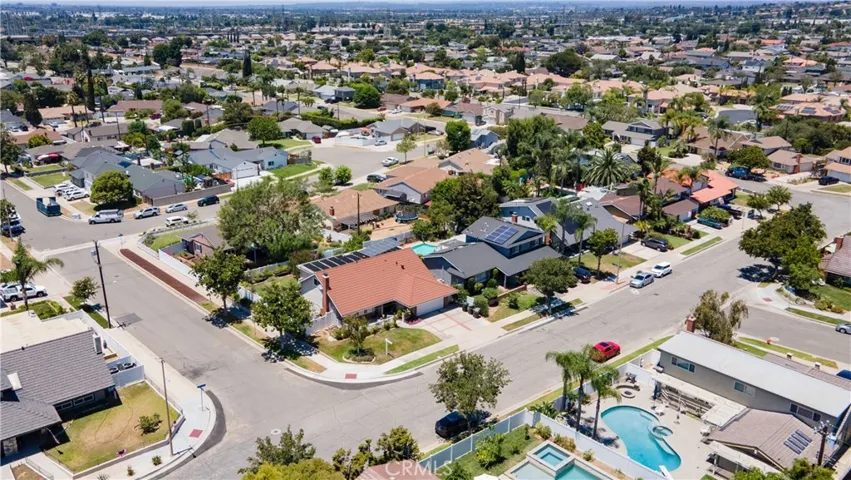 Charming neighborhood. Located on a corner with lots of light