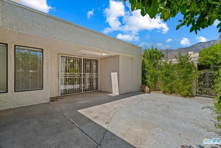 1433 Versailles Drive, Palm Springs, California 92264