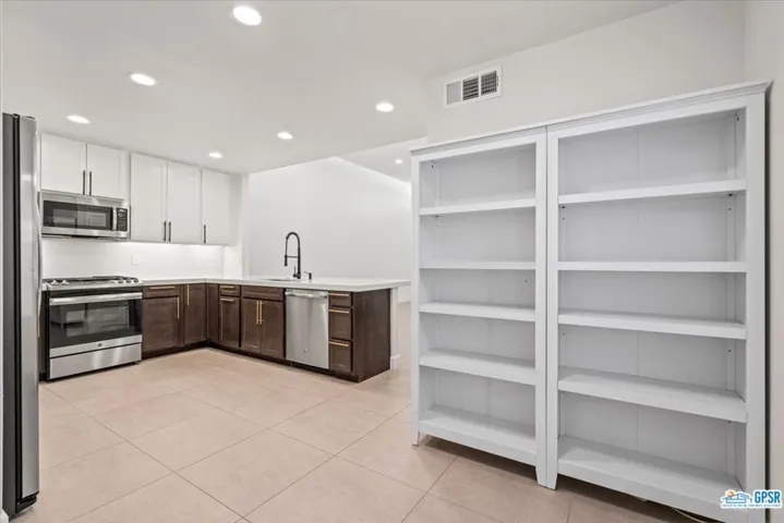 1433 Versailles Drive, Palm Springs, California 92264