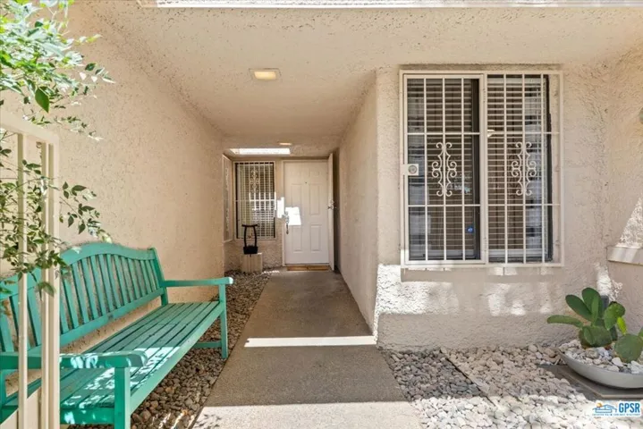 1433 Versailles Drive, Palm Springs, California 92264