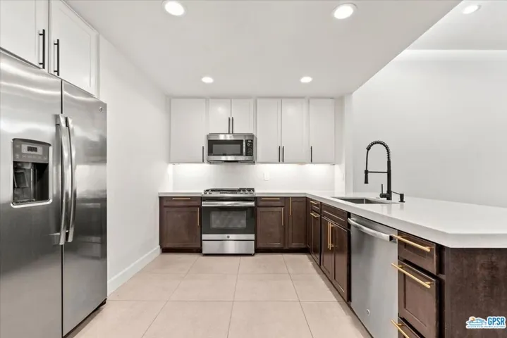 1433 Versailles Drive, Palm Springs, California 92264
