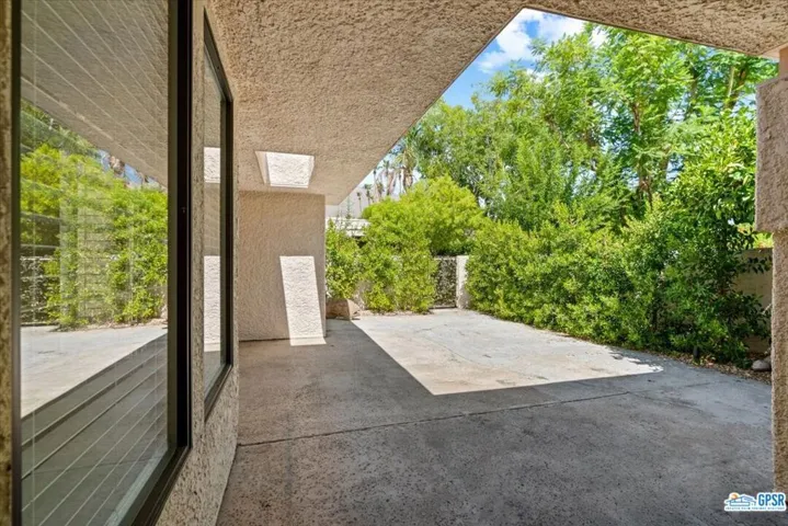 1433 Versailles Drive, Palm Springs, California 92264