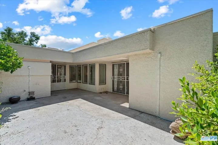 1433 Versailles Drive, Palm Springs, California 92264
