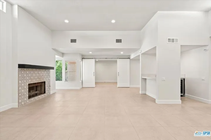 1433 Versailles Drive, Palm Springs, California 92264
