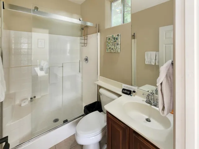 Casita bathroom