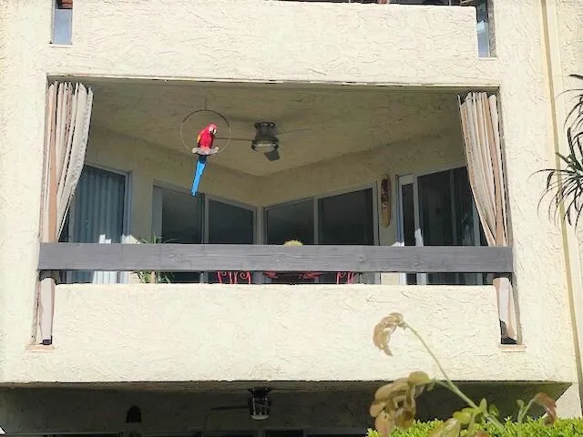 Quiet Second Floor Location