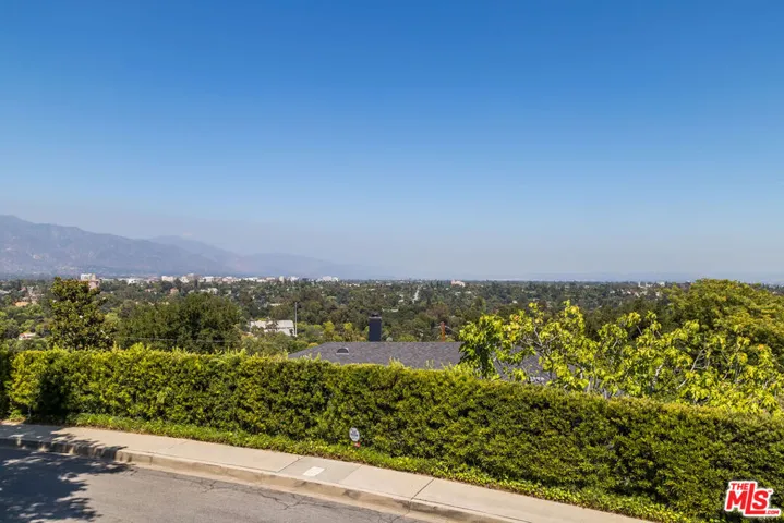 345 Sequoia Drive, Pasadena, California 91105