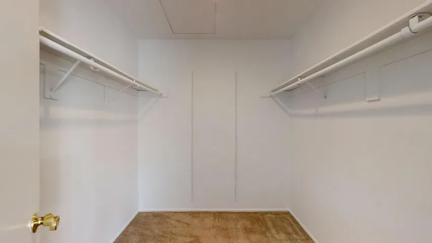 Ave Juarez p bed closet