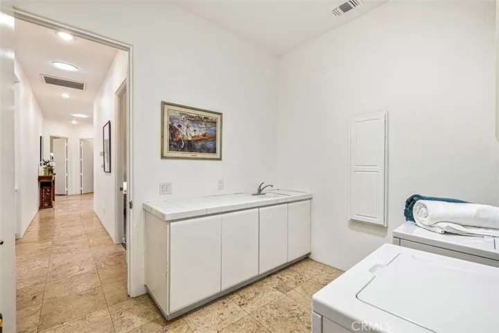212 Loch Lomond Road, Rancho Mirage, California 92270