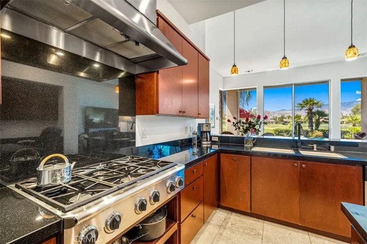 212 Loch Lomond Road, Rancho Mirage, California 92270
