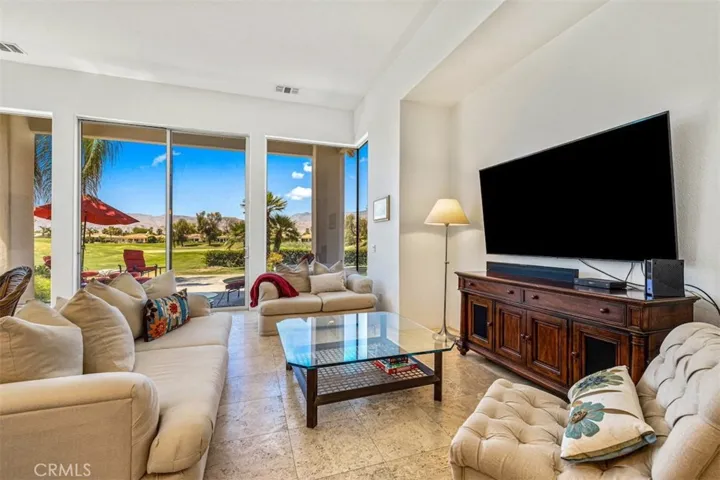 212 Loch Lomond Road, Rancho Mirage, California 92270
