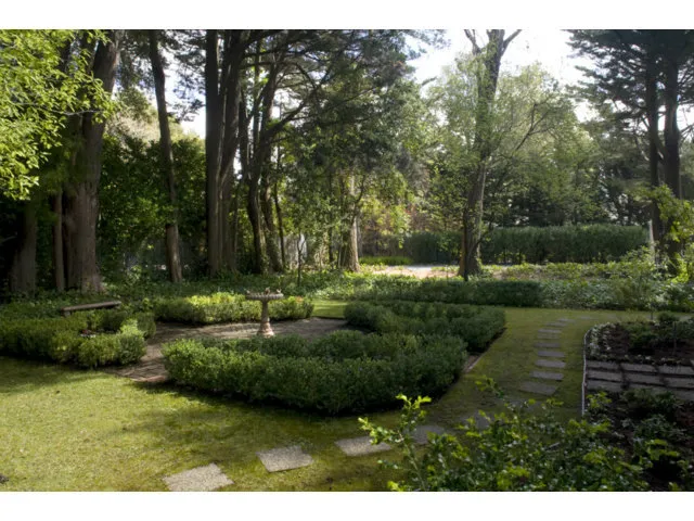 812 Irwin Drive, Hillsborough, California 94010