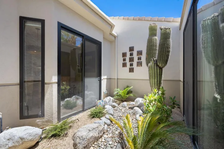59-web-or-mls-JV_Palmer_0722_059