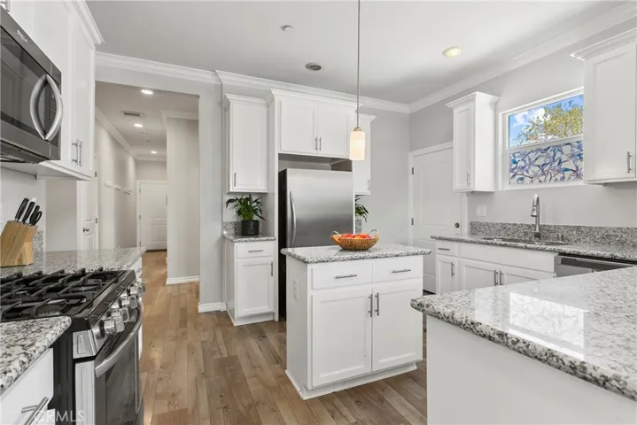 Ample space in this kitchen.