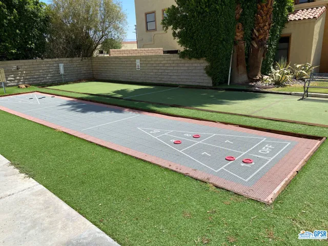 Shuffleboard / Bocci