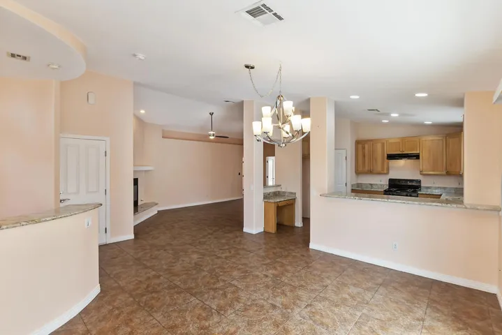 012_Dining Area