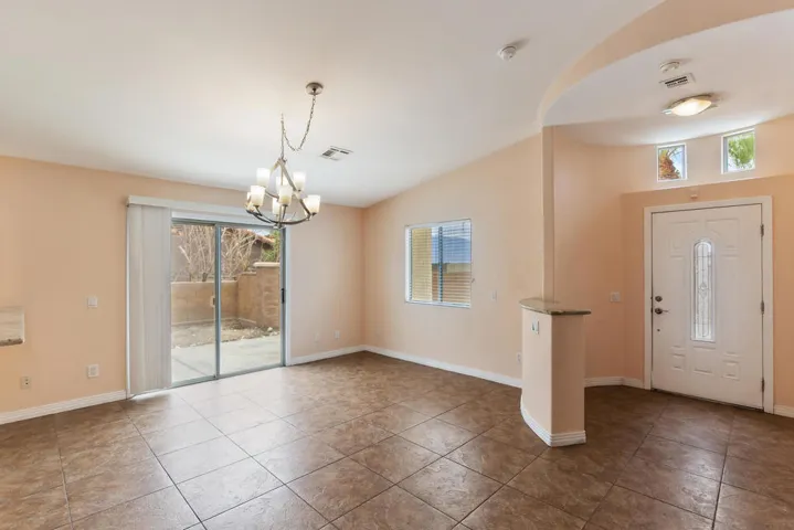 010_Dining Area