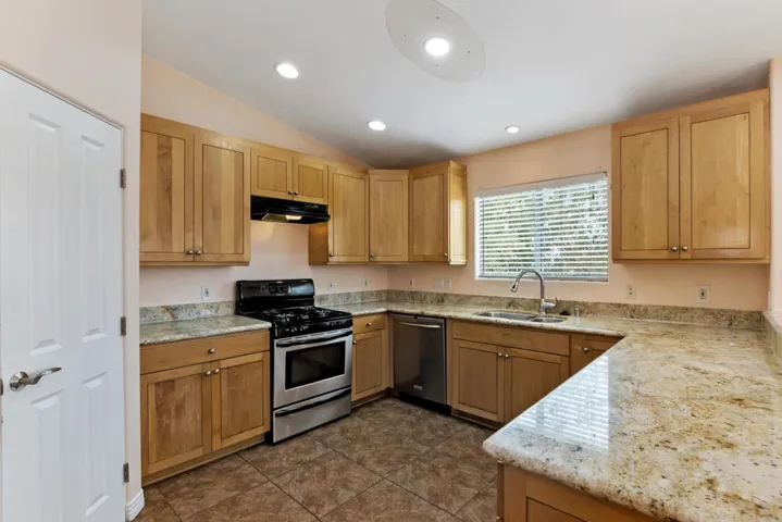 013_Kitchen