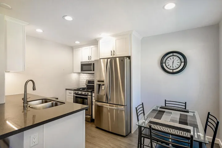 48207 Garbo Drive-20