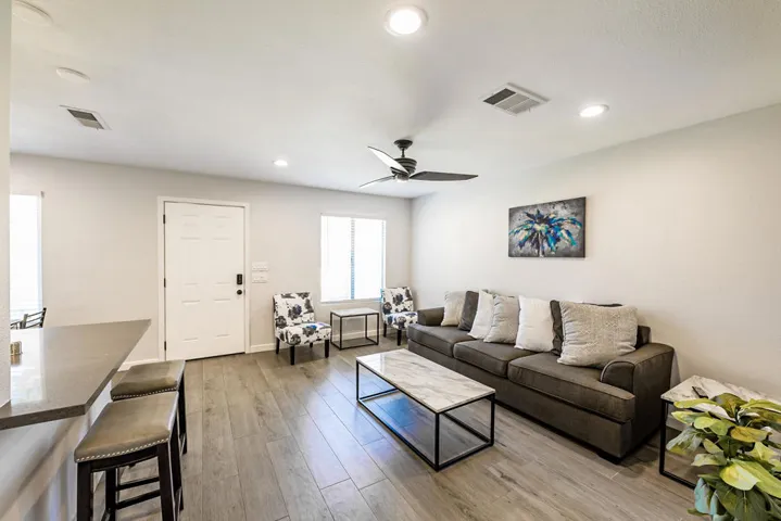48207 Garbo Drive-13