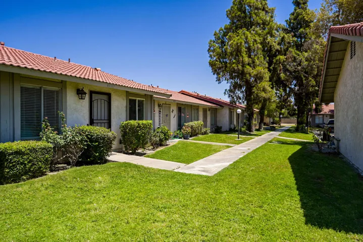 48207 Garbo Drive-4