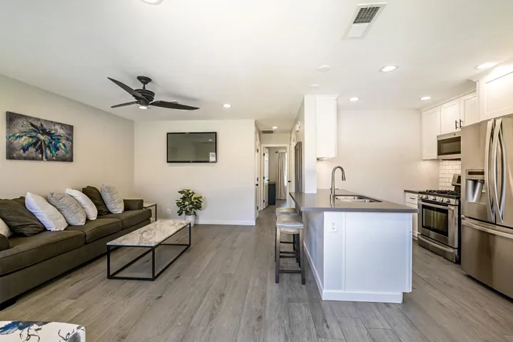 48207 Garbo Drive-21
